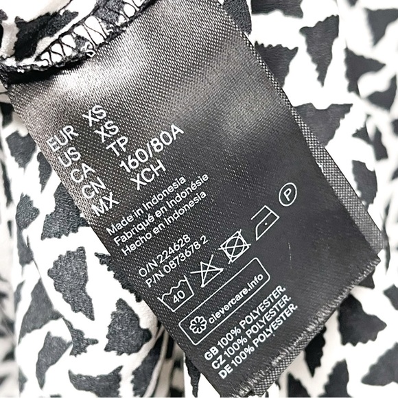 H&M Geometric Abstract Print Pattern Button Up Blouse Shirt Top Black White XS - Picture 9 of 9